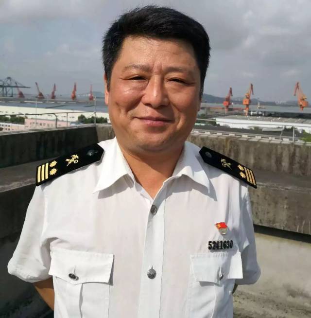 姓名:王正刚 部门:驻沙田办事处办公室 海关是一支准军事化部队,我