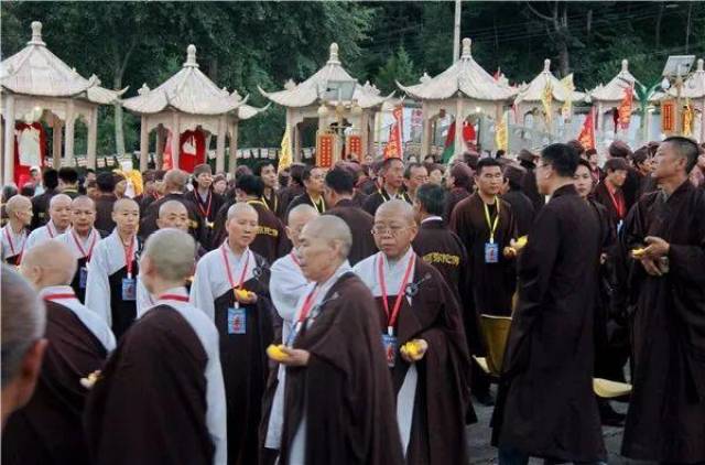 五台山白云寺举行供灯祈福法会恭迎观音菩萨成道日