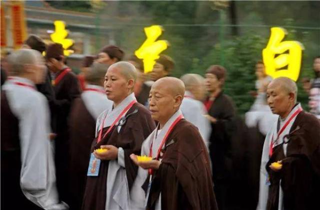 五台山白云寺举行供灯祈福法会恭迎观音菩萨成道日