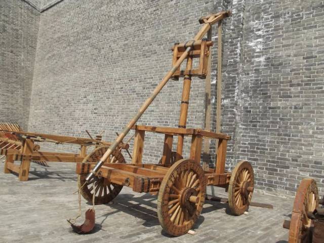 吴景刚复原的古代旋风炮车