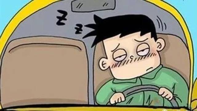 【惊险】出租车司机开车睡着,足足开了一分钟!(已被开除)