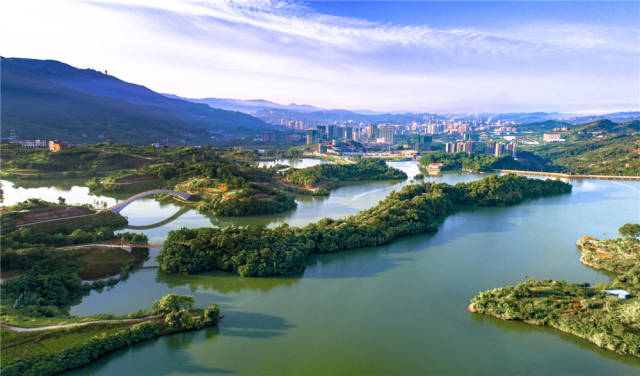 水,林,湖,文"一体建设,按照"三区三线"和城市"双修"要求,将莲花湖生态