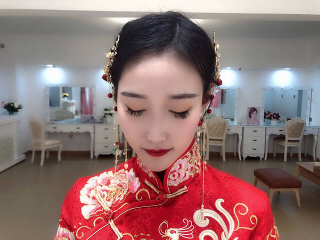 新娘跟妆需要注重什么,婚礼服装都有哪些?