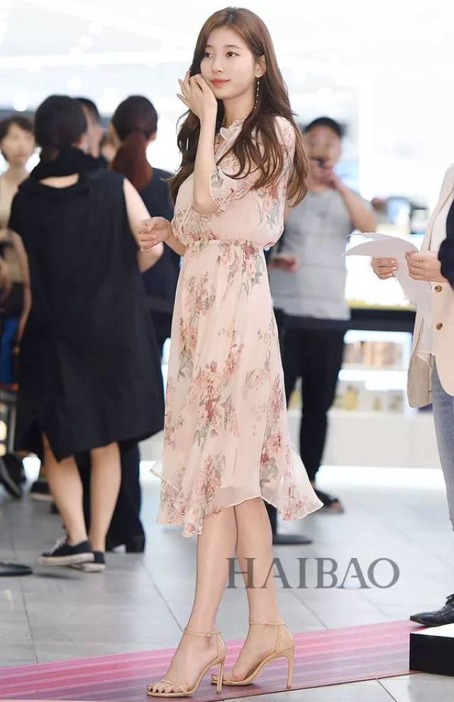 (vanessa bruno athe) 印花连衣裙现身品牌活动