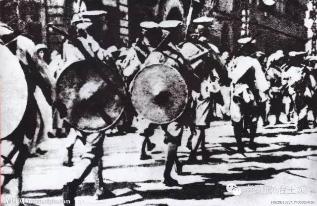 (多选)1927年7月15日,汪精卫在武汉发动反革命政变,血腥屠杀共产党人