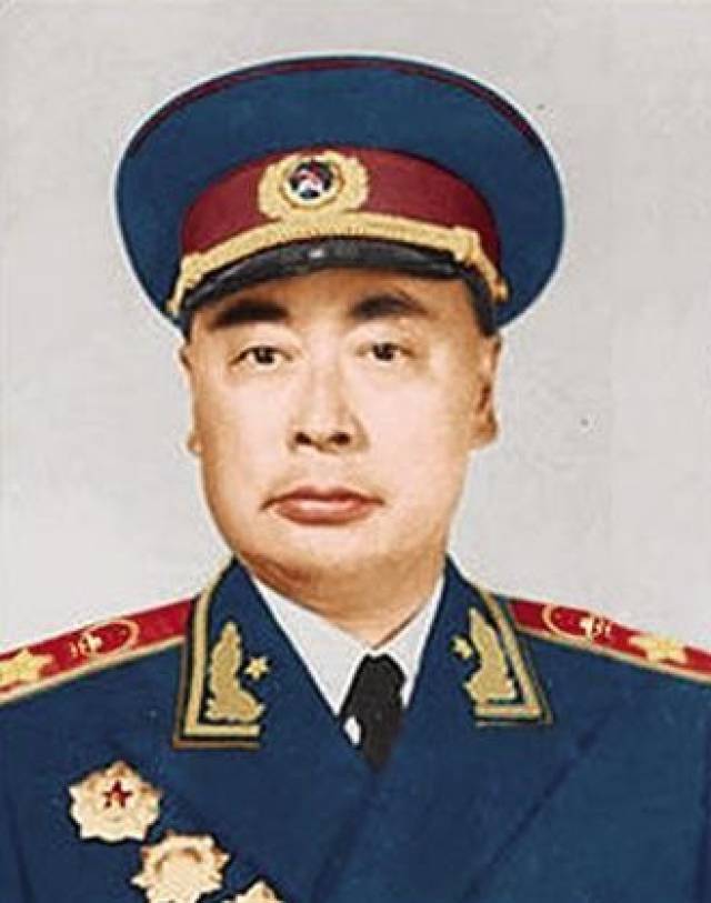 刘伯承(1892-1986)四川开县人 博学多才,文武两全;光明磊落,刚毅如山