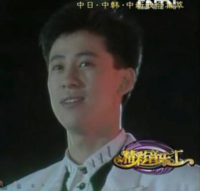 曾多次登上春晚走红,却正红时淡出,如今与妻子恩爱20几年惹人羡