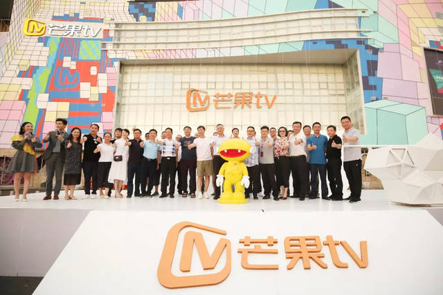 芒果tv联手hkwalls,力邀西班牙艺术家demsky j在芒果tv大楼外墙进行