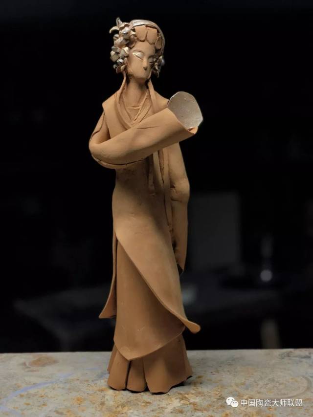 拍平中的泥土哲学罗小平教授雕塑泥片成型技艺高级研修班作品展