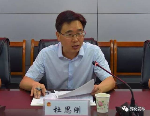 8月1日,县政府办公室学习传达县政府全体会议精神,县政府办主任杜思刚