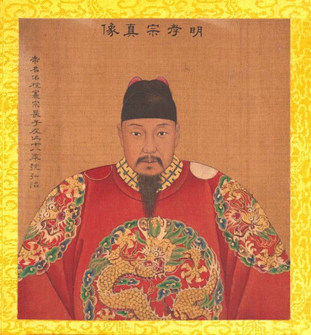 北京有座显赫城楼,牌匾上明明写着错字,500年