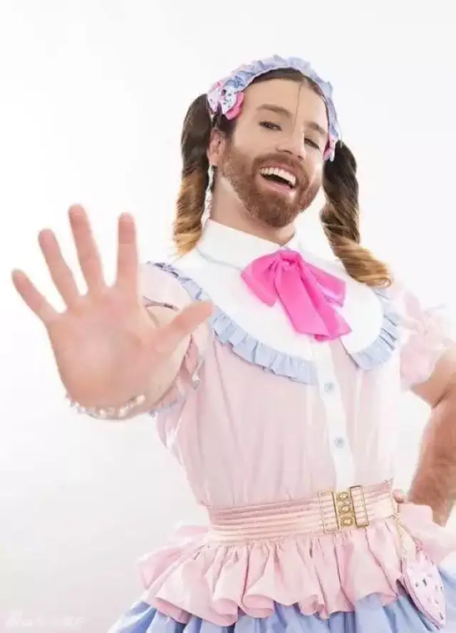 女装大佬 ladybeard 但不管怎样,现在大家对粉色的看法都认为它是