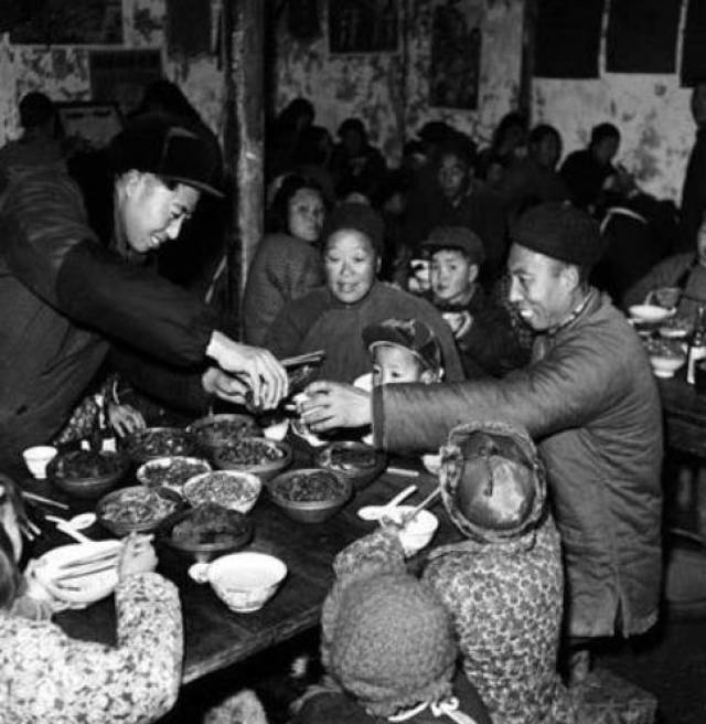 60年前村庄大锅饭实拍