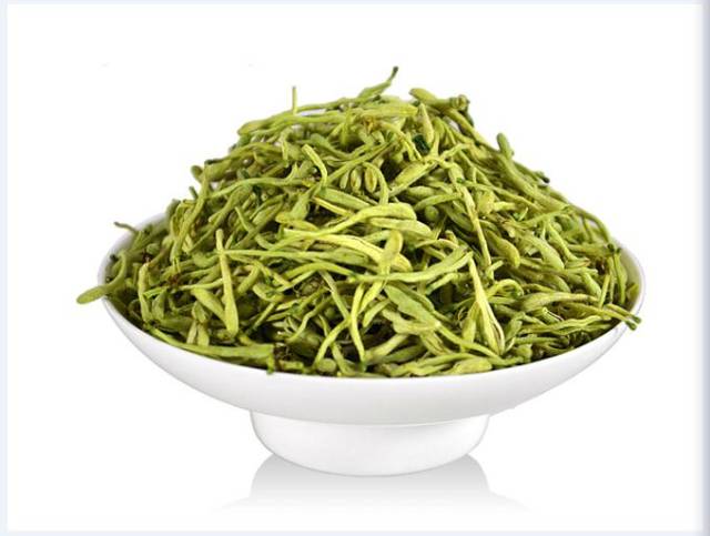 银花茶属于花茶类,是用优质绿茶为素坯,加以新鲜金银花按金银花茶窨制