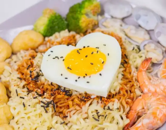 广州第一家!刷屏ins小红书,网红泡面食堂空降白云万达,这碗泡面不简单