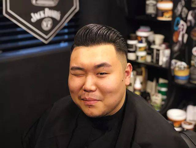 2018流行的"纹理奔头"男士发型