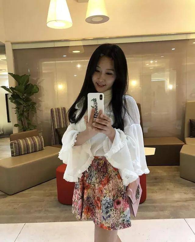 依然有着清晰的肌肉线条和完美的身材比例 ▼ 健身好过任何的保养品