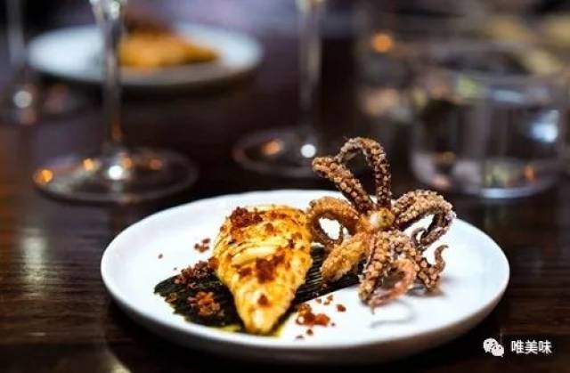 米其林大厨教你做夏日Tapas -【煎鱿鱼配番茄甜椒Compte和番茄沙沙】