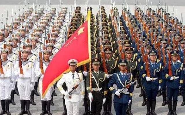 八一建军节时,中国人民解放军驻香港部队在石岗机场举行公开阅兵仪式