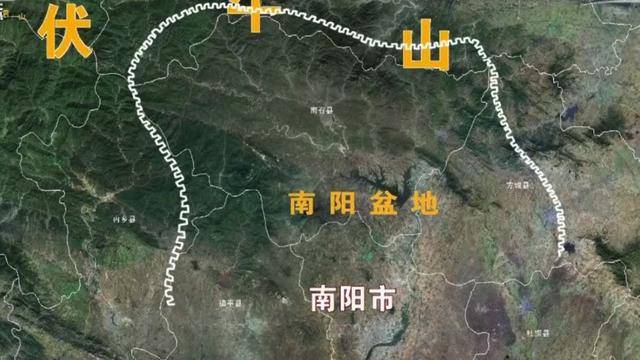 根据史料及卫星云图的研究结果显示,楚方城与南阳盆地北边起伏的山脉图片