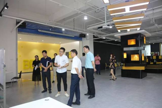 宁波市东部新城开发建设指挥部党委书记,总指挥诸国平一行来蜂巢考察!