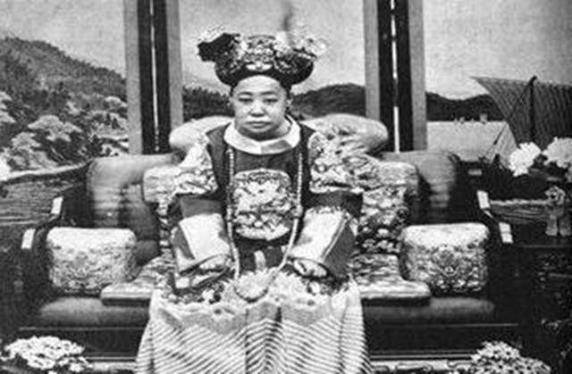 别被那些清宫剧骗了!真实的皇帝后宫嫔妃是这样子的!网友:有点辣眼睛!