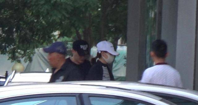 赵丽颖怀孕三个月?工作室已辟谣,不过和冯绍峰