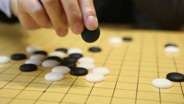 在古代棋圣是尊称棋技卓绝无比的棋手,清代初期的棋手黄龙士也曾被