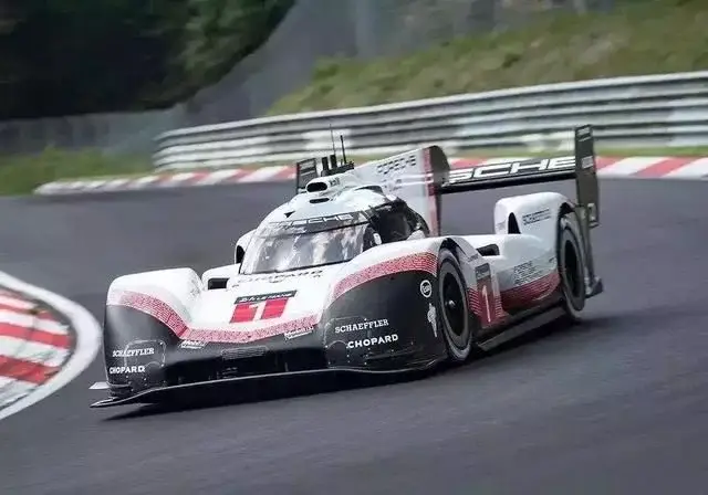 兰博基尼Aventador SVJ 将怎样演绎极致的速度?