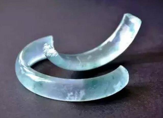 一美女手捧珠子猜成语_看图猜成语(3)