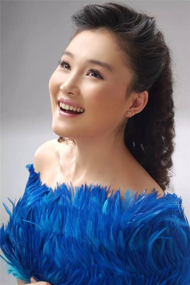 尤泓斐,歌剧院女高音歌唱家,一级演员.
