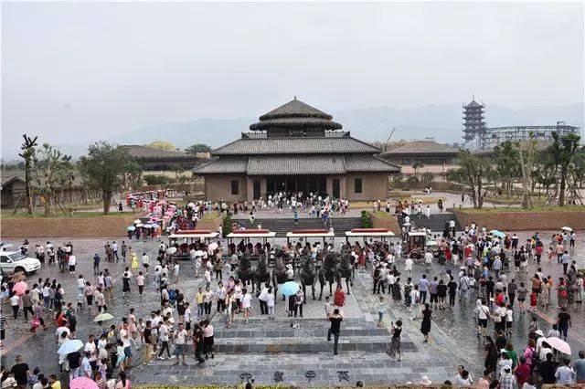 周原位于陕西宝鸡,是西周故都,也是中华民族重要发祥地之一.