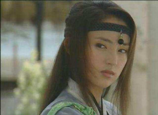 2002年《雪花女神龙》男二乔振宇, 颜值赶超男主, 连女主都秒杀了