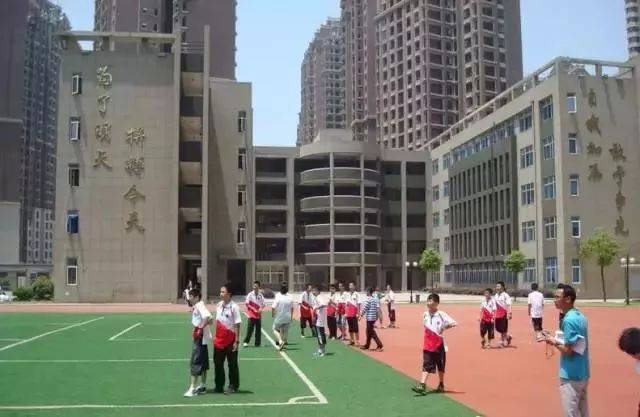 十三中学校学区房有哪些 99777816f635475a87b52e72ea6b7a70.jpeg