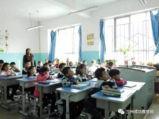 兰州成功小学是一所民办寄宿制小学,实行全封闭管理.