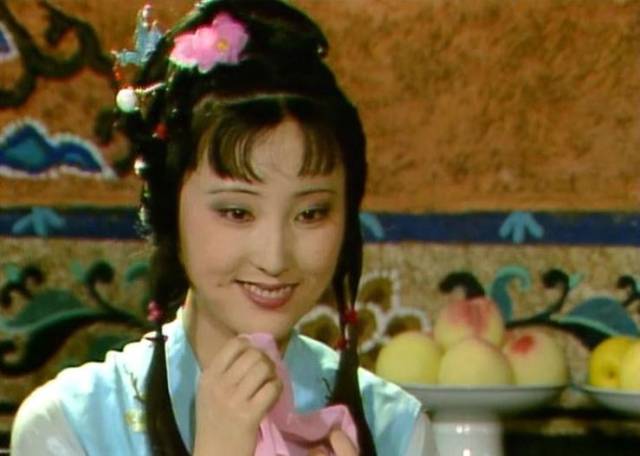 红楼梦里的酒:黛玉湘云都喜欢喝,但酒量最大的却是一个丫鬟!