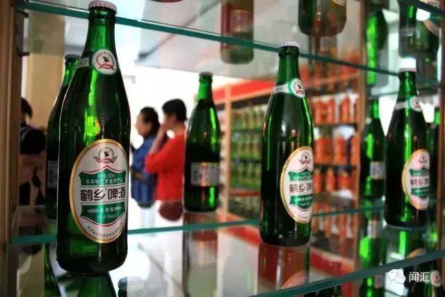 在去年夏天,齐齐哈尔的品牌啤酒"鹤乡啤酒"回归!