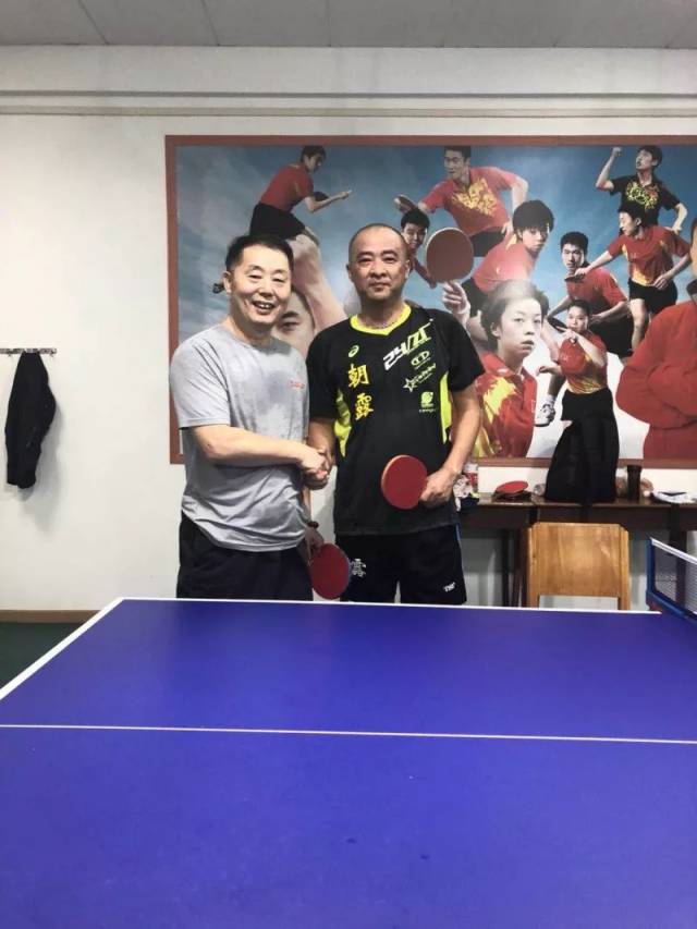 上海朝露乒乓球俱乐部董事长徐忠东亲自带队莅临青山乒协进行交流指导