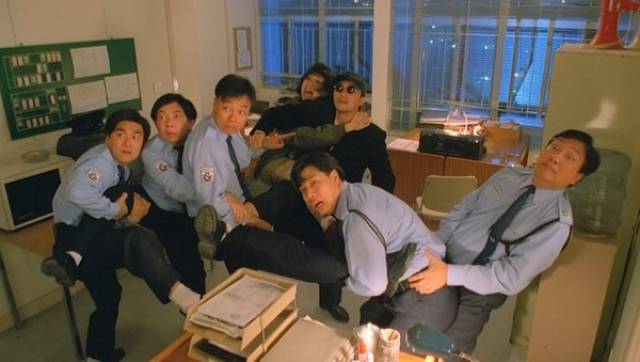 《回魂夜》里的六位保安,都是熟脸,其中一位是华山二老之一