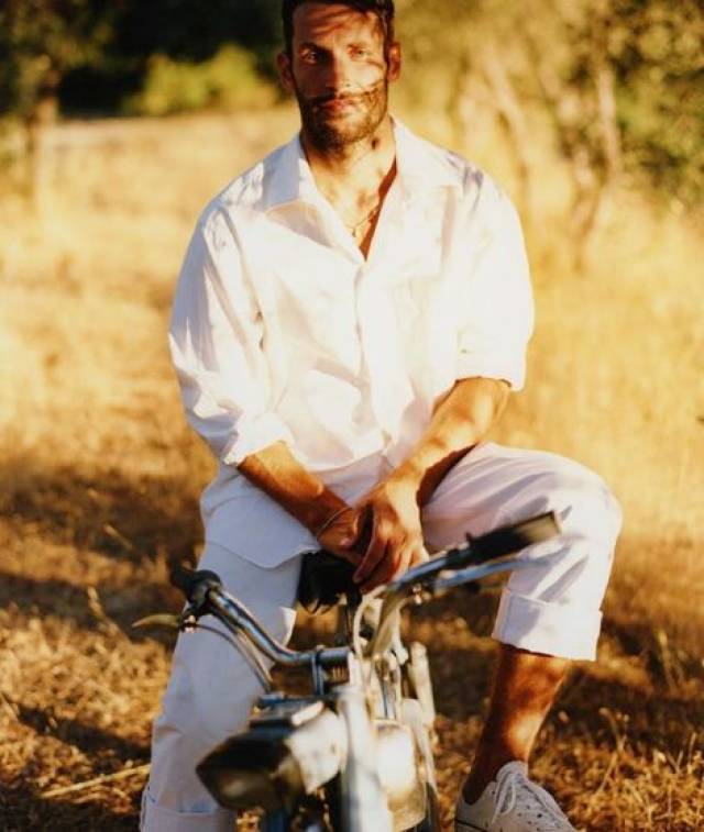 除了发沙滩羞羞视频,他靠什么爆红,比王思聪还