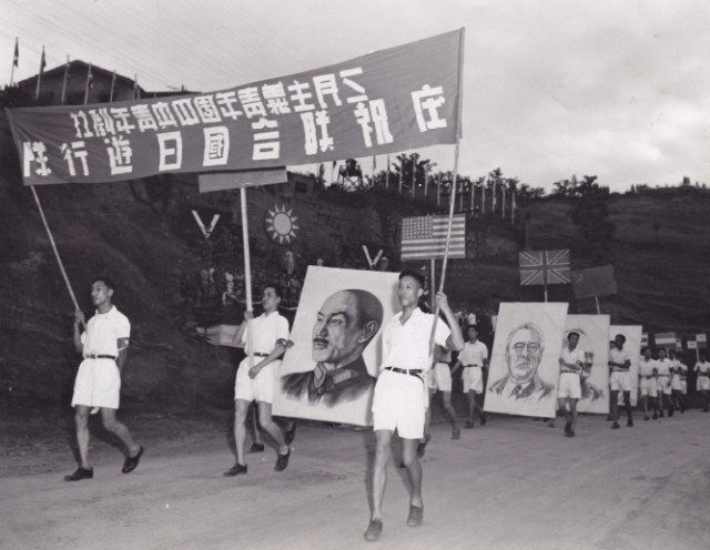 十万青年十万军:看一看抗战时期爱国知识青年的参军热情有多高?