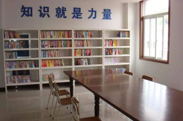 因此建立图书室,为学生提供良好的阅读条件,提高学生的阅读能力成为