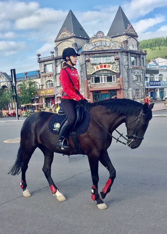 阿尔山女骑警成亮丽名片,惊艳中蒙边境旅游小镇