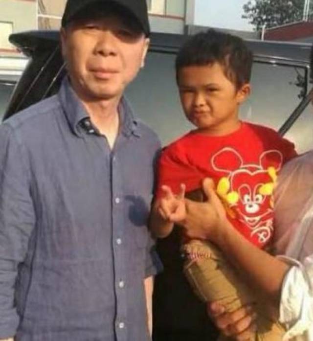 长着马云的脸,无奈全家身患重病,马云伸出援助之手,如今变这样