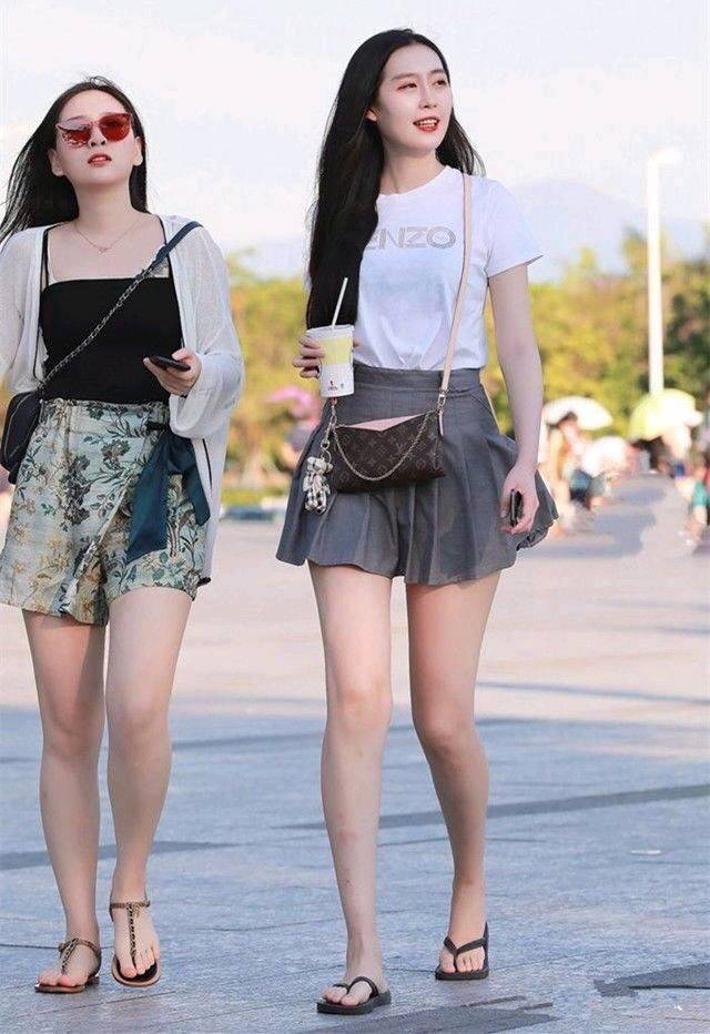 街拍长腿美女,个个腿长超一米,你喜欢哪一个?