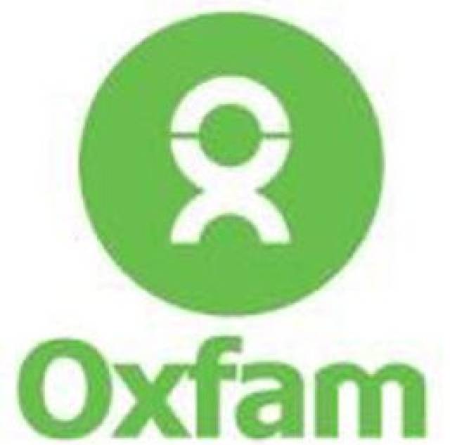 方来到这个饱受创伤的国家 其中 就包括一个叫作乐施会(oxfam)的组织