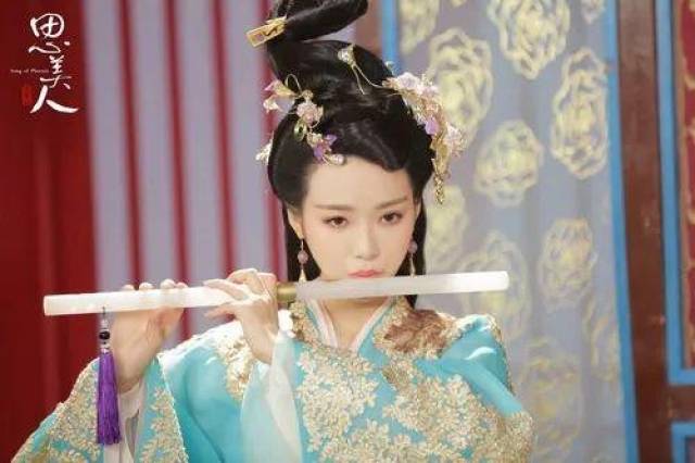 古装女神吹笛子,赵丽颖搞笑,唐嫣太假,阿娇最惊艳 !