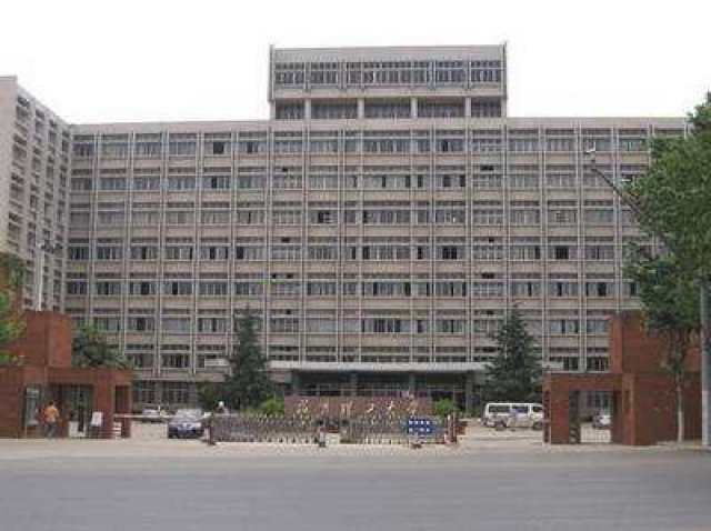 1999年原昆明理工大学与原云南工业大学合并组建新的昆明理工大学.