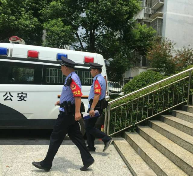 你永远不会知道,他们高度紧绷的神经,就怕报警电话响起