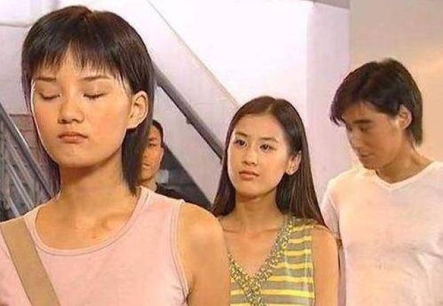 还记得红苹果乐园中的萧晴吗?现老爸破产人气不在,靠博主为生
